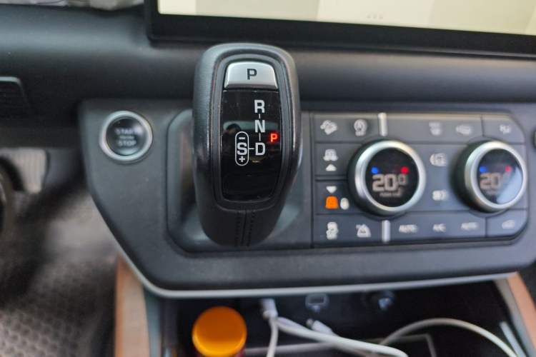 Used Land Rover Defender 2022 110 P400 Dark Edition Gear Lever