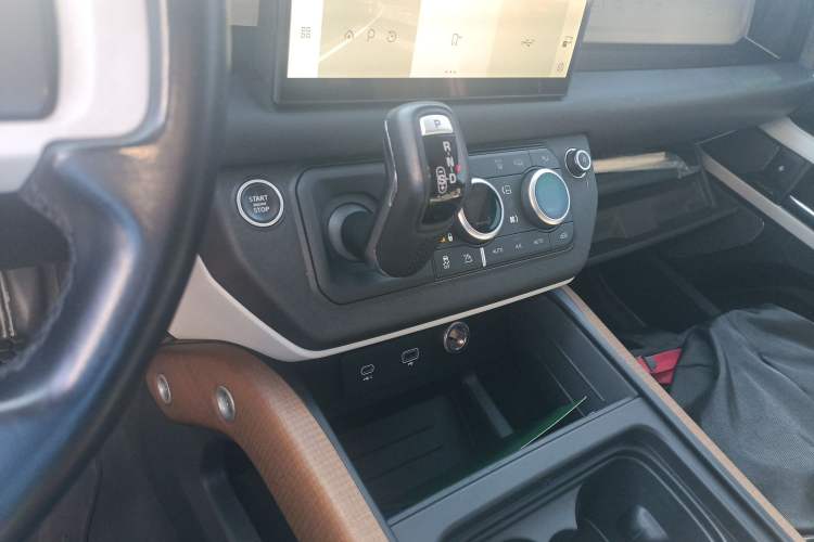 Used Land Rover Defender 2022 110 P400 Dark Edition Gear Lever