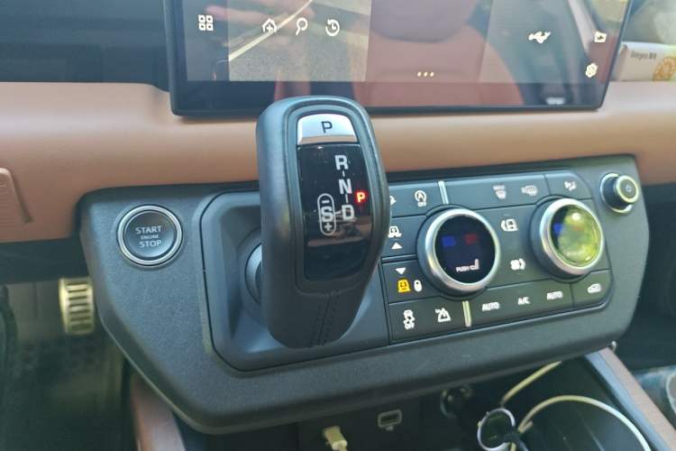Used Land Rover Defender 2022 110 P400 X Gear Lever