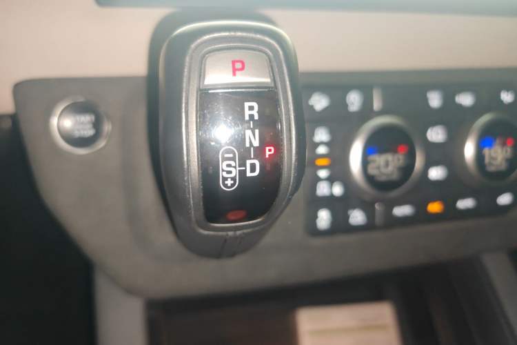 Used Land Rover Defender 2022 90 3.0T P400 XS Gear Lever