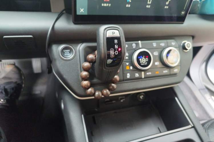 Used Land Rover Defender 2022 110 P400 X-DYNAMIC HSE Gear Lever