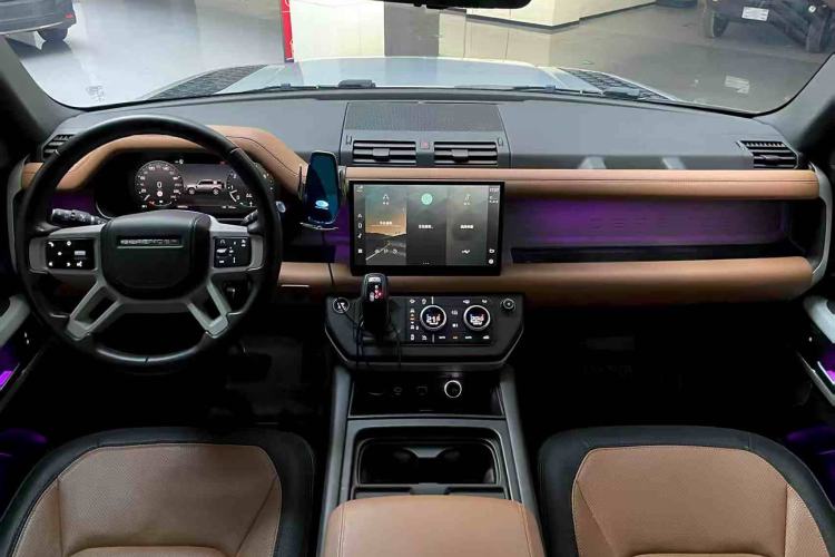 Used Land Rover Defender 2022 110 P400 X-DYNAMIC HSE Interior 1