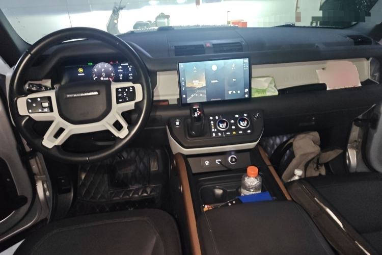 Used Land Rover Defender 2022 110 P400 X-DYNAMIC HSE Interior 2