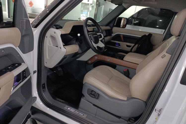 Used Land Rover Defender 2022 90 2.0T P300 Tiger-Power Ambition Edition Interior 3