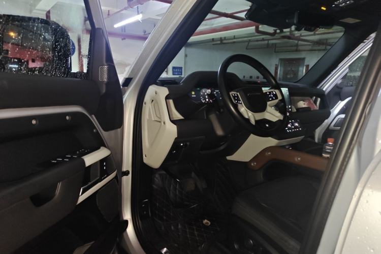 Used Land Rover Defender 2022 110 P400 X-DYNAMIC HSE Interior 3
