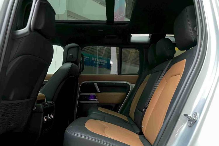 Used Land Rover Defender 2022 110 P400 X-DYNAMIC HSE Interior 3