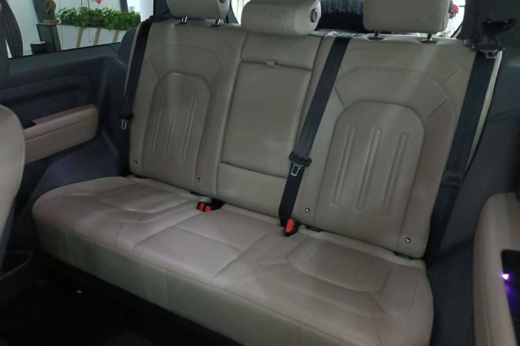 Used Land Rover Defender 2022 90 2.0T P300 Tiger-Power Ambition Edition Interior 4