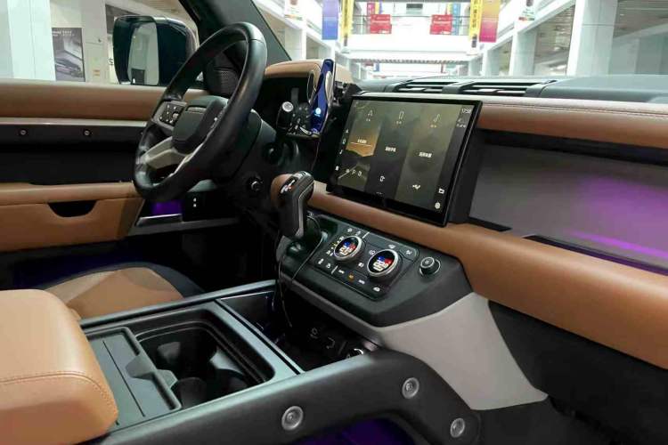 Used Land Rover Defender 2022 110 P400 X-DYNAMIC HSE Interior 4