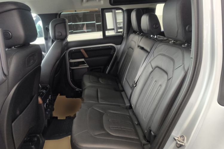 Used Land Rover Defender 2022 110 P400 Dark Edition Interior 4