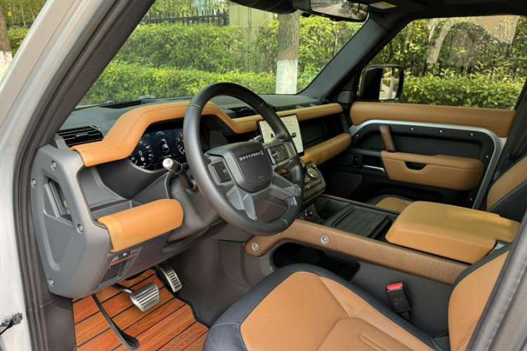 Used Land Rover Defender 2022 110 P400 X Interior 7