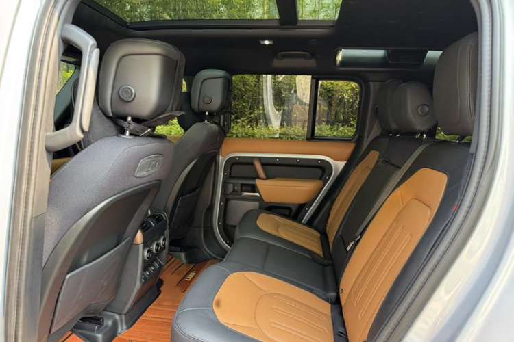 Used Land Rover Defender 2022 110 P400 X Interior 8