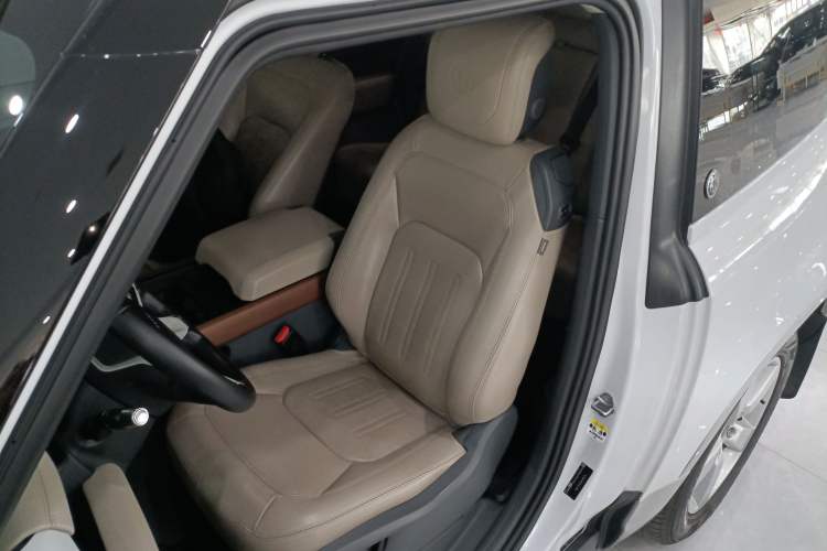 Used Land Rover Defender 2022 90 2.0T P300 Tiger-Power Ambition Edition Left Front Seat
