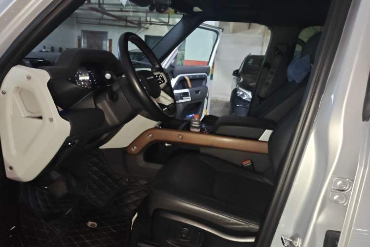 Used Land Rover Defender 2022 110 P400 X-DYNAMIC HSE Left Front Seat