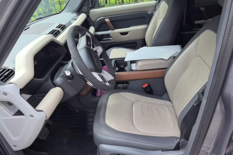 Used Land Rover Defender 2022 110 P400 X-DYNAMIC HSE Left Front Seat