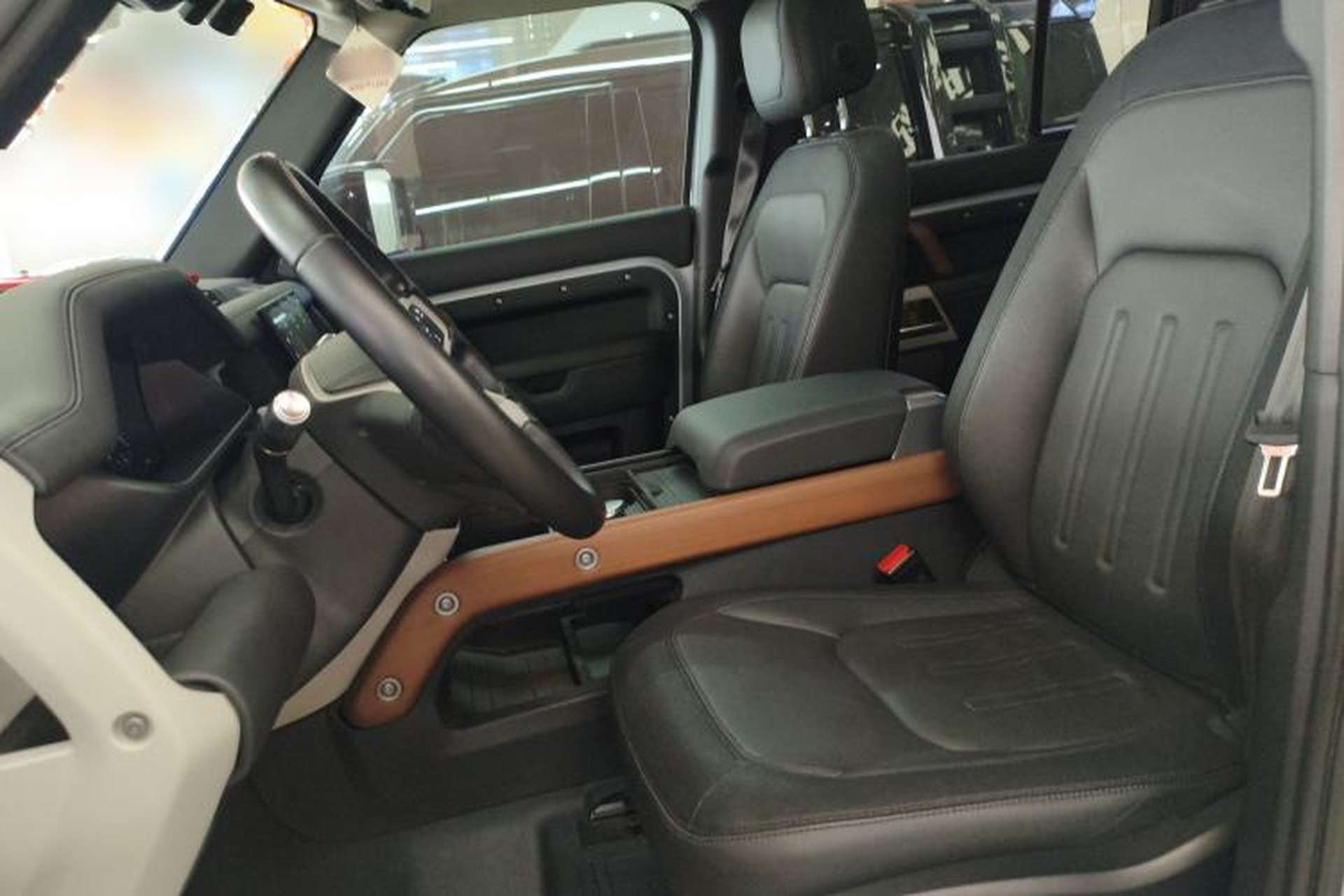 Used Land Rover Defender 2022 110 P400 X-DYNAMIC HSE Left Front Seat
