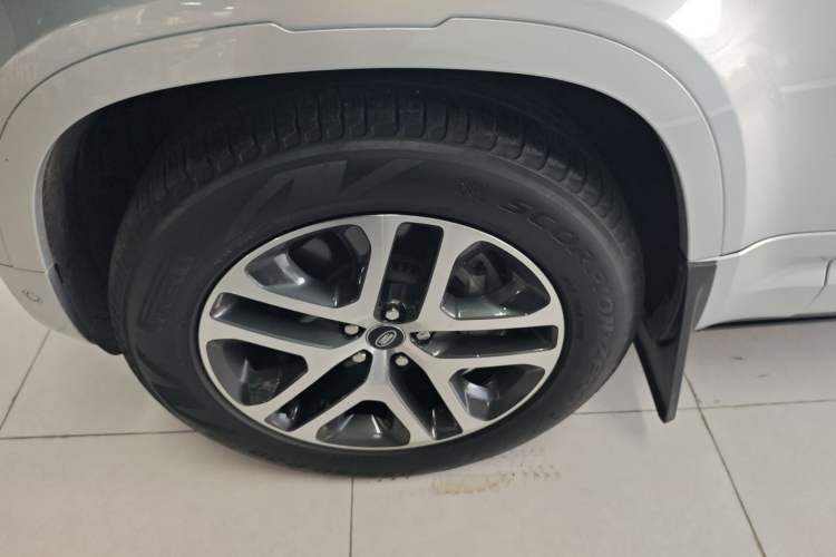 Used Land Rover Defender 2022 90 3.0T P400 XS Left Front Wheel Hub