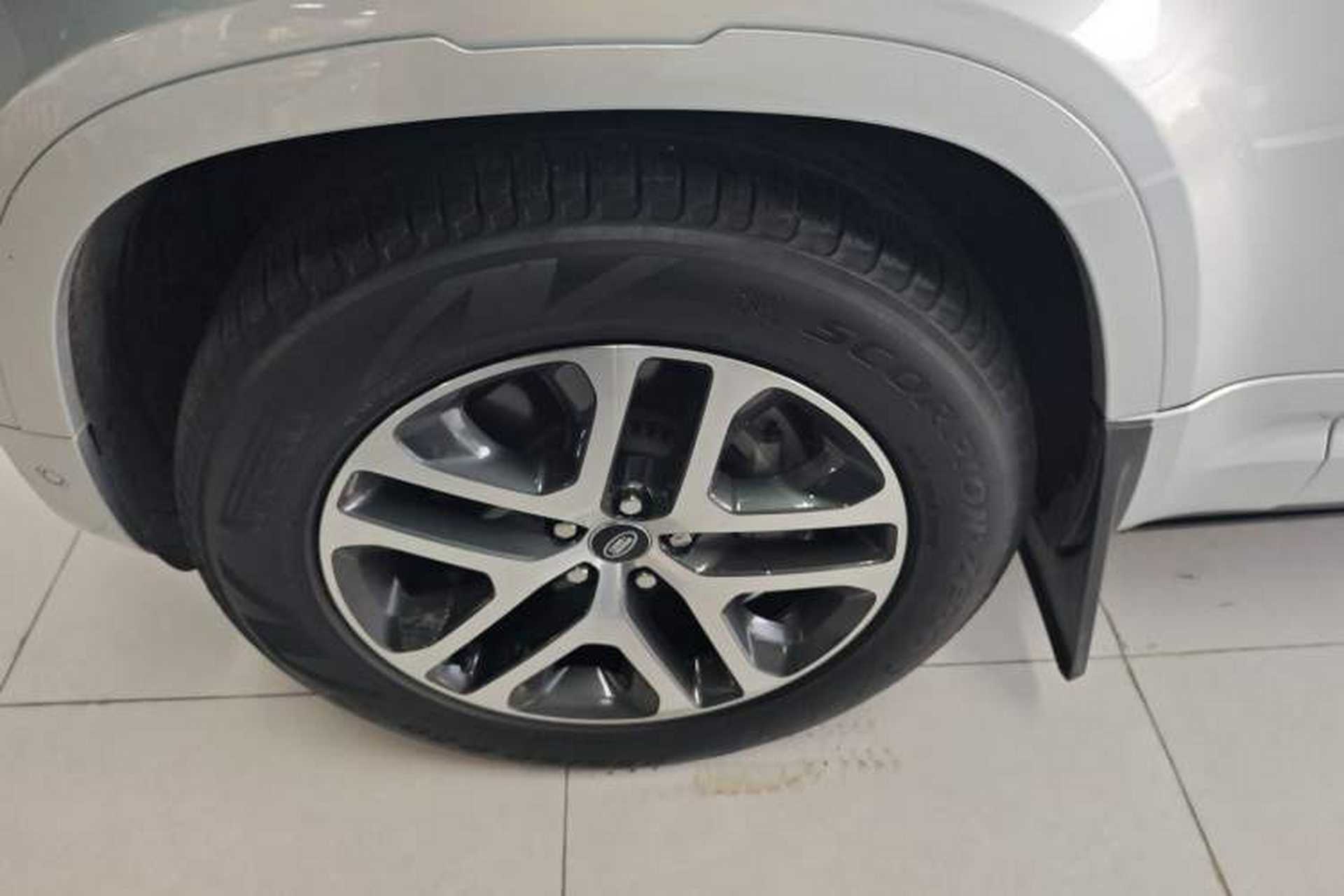 Used Land Rover Defender 2022 90 3.0T P400 XS Left Front Wheel Hub