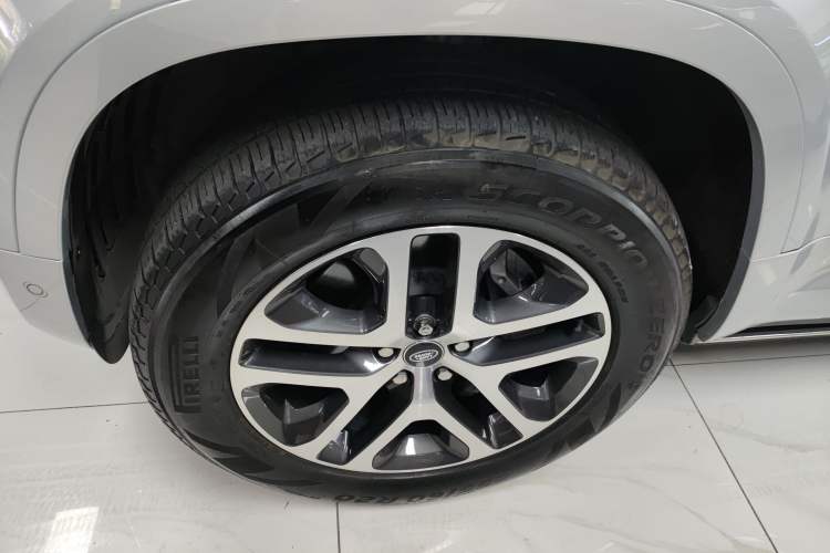 Used Land Rover Defender 2022 90 3.0T P400 XS Left Front Wheel Hub