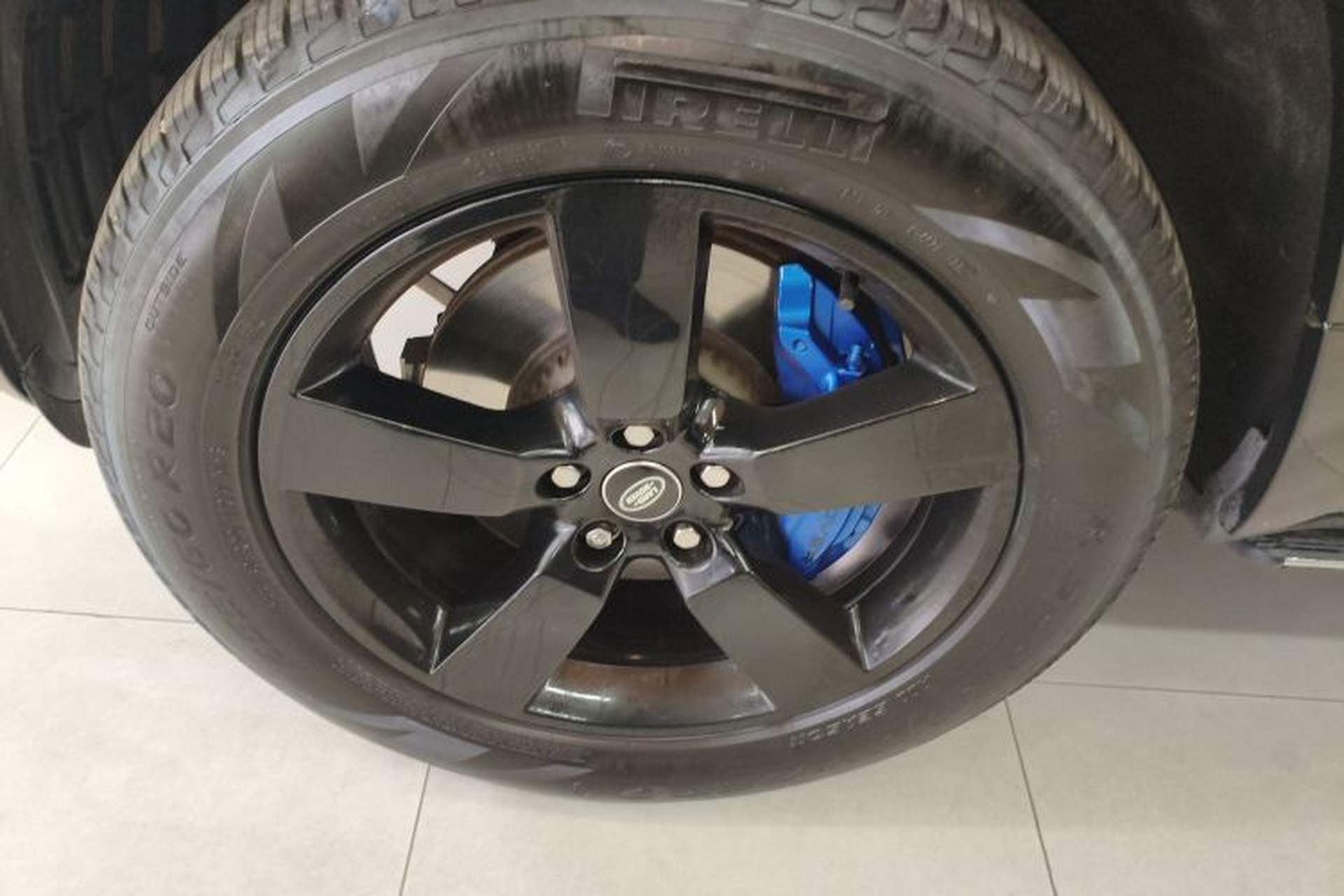 Used Land Rover Defender 2022 110 P400 X-DYNAMIC HSE Left Front Wheel Hub