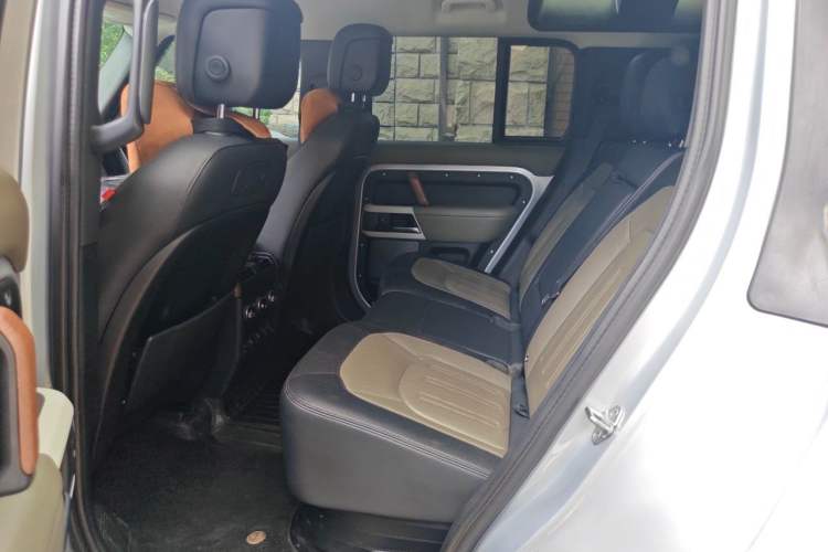 Used Land Rover Defender 2022 110 P400 X-DYNAMIC HSE Left Rear Seat