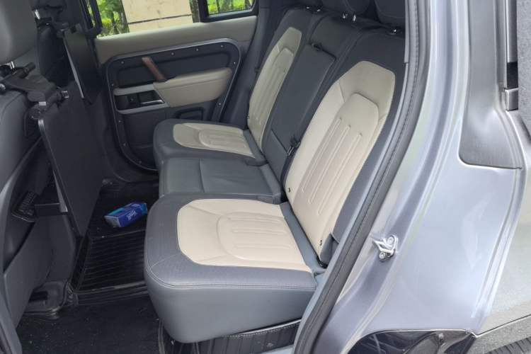 Used Land Rover Defender 2022 110 P400 X-DYNAMIC HSE Left Rear Seat