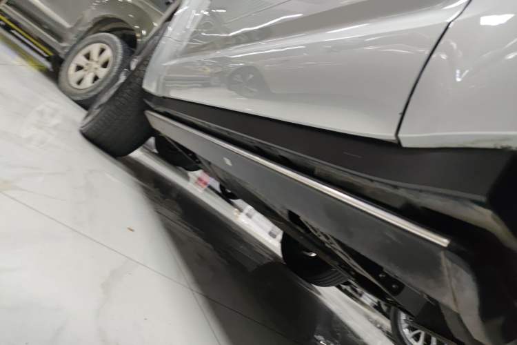 Used Land Rover Defender 2022 90 3.0T P400 XS Left Side Sill
