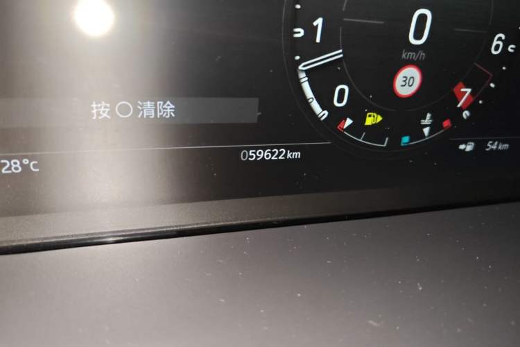 Used Land Rover Defender 2022 110 P400 X-DYNAMIC HSE Odometer Close Up