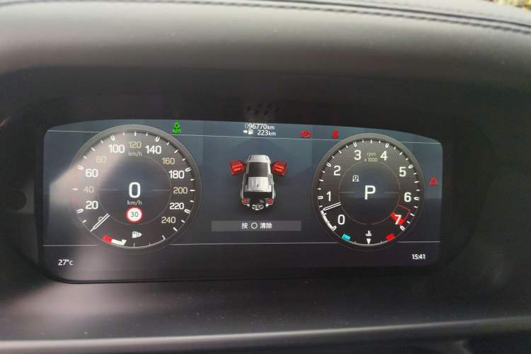 Used Land Rover Defender 2022 110 P400 X-DYNAMIC HSE Odometer Close Up