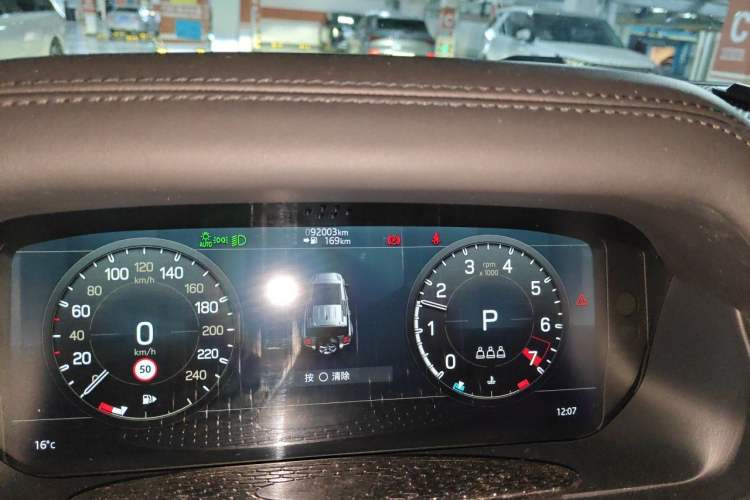 Used Land Rover Defender 2022 110 P400 X-DYNAMIC HSE Odometer Close Up