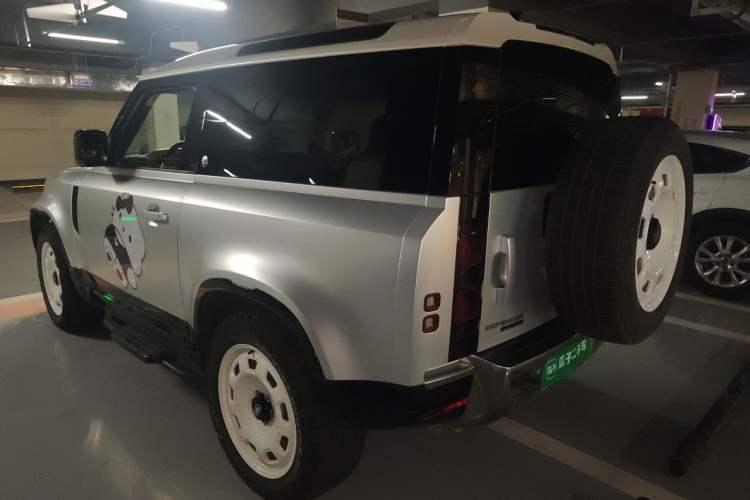 Used Land Rover Defender 2022 90 2.0T P300 Tiger-Power Ambition Edition Rear Left 45 Deg
