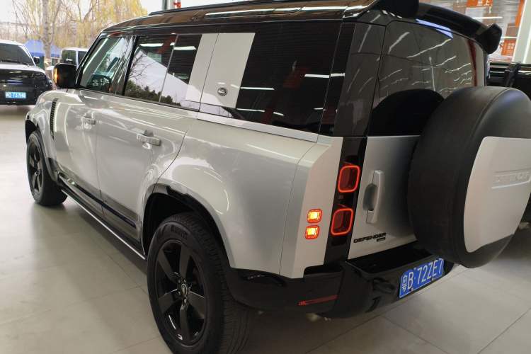 Used Land Rover Defender 2022 110 P400 X-DYNAMIC HSE Rear Left 45 Deg