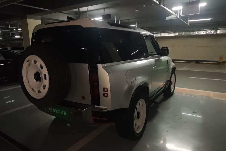 Used Land Rover Defender 2022 90 2.0T P300 Tiger-Power Ambition Edition Rear Right 45 Deg