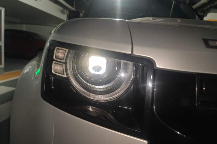 Used Land Rover Defender 2022 90 3.0T P400 XS Right Front Headlight