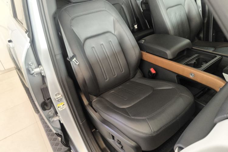 Used Land Rover Defender 2022 110 P400 Dark Edition Right Front Seat
