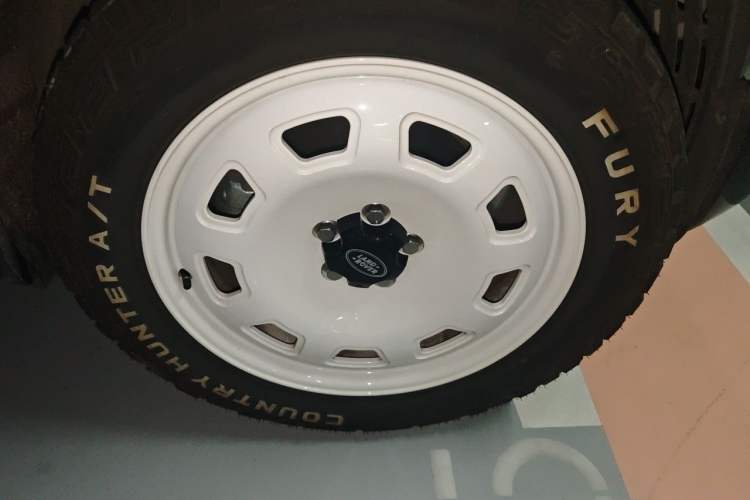 Used Land Rover Defender 2022 90 2.0T P300 Tiger-Power Ambition Edition Right Front Wheel Hub