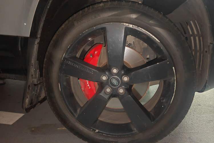 Used Land Rover Defender 2022 90 3.0T P400 XS Right Front Wheel Hub