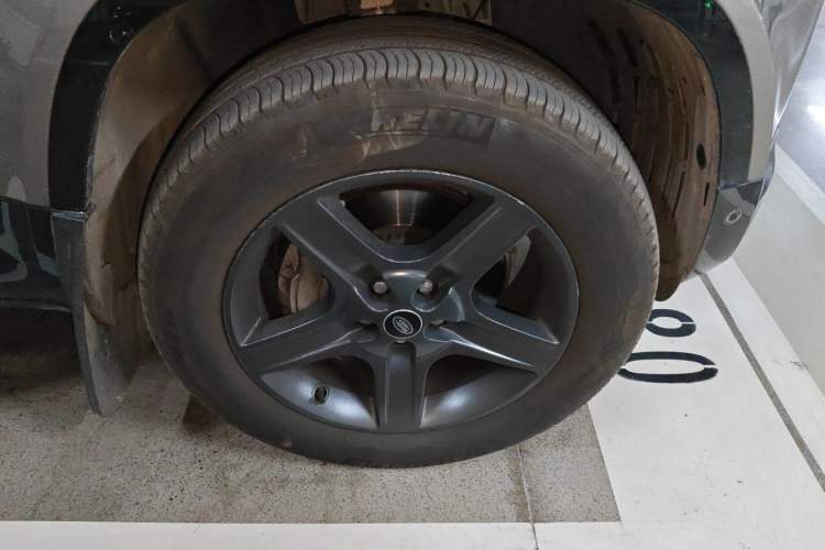 Used Land Rover Defender 2022 110 P400 X-DYNAMIC HSE Right Front Wheel Hub