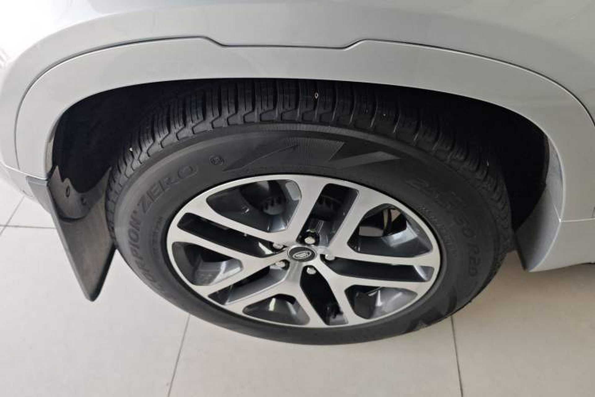 Used Land Rover Defender 2022 90 3.0T P400 XS Right Rear Wheel Hub