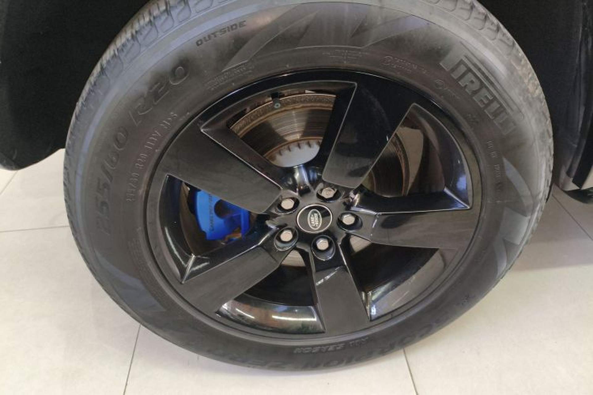 Used Land Rover Defender 2022 110 P400 X-DYNAMIC HSE Right Rear Wheel Hub