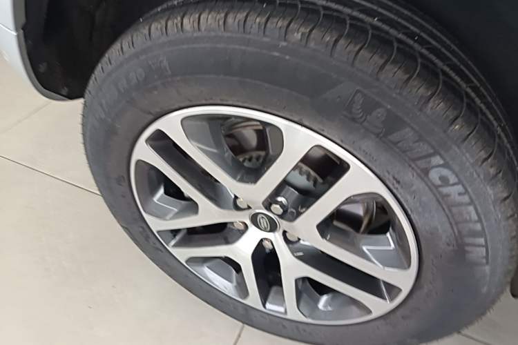 Used Land Rover Defender 2022 90 3.0T P400 XS Right Rear Wheel Hub