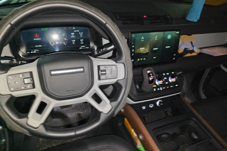 Used Land Rover Defender 2022 110 P400 Dark Edition Steering Wheel