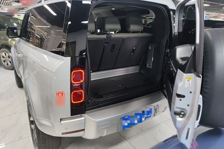 Used Land Rover Defender 2022 90 3.0T P400 XS Trunk
