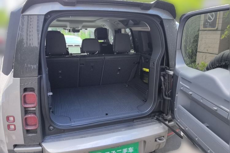 Used Land Rover Defender 2022 110 P400 X-DYNAMIC HSE Trunk