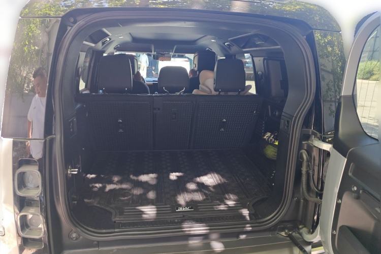 Used Land Rover Defender 2022 110 P400 X Trunk