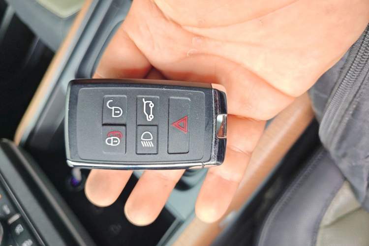 Used Land Rover Defender 2022 110 P400 X-DYNAMIC HSE Vehicle Key