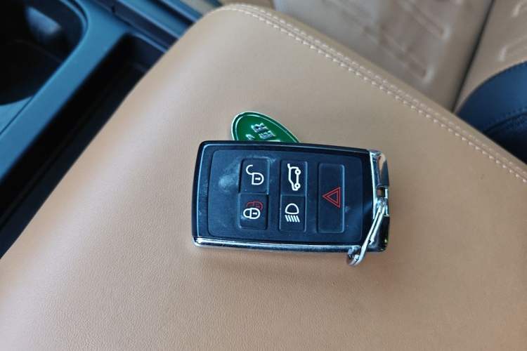 Used Land Rover Defender 2022 110 P400 X Vehicle Key