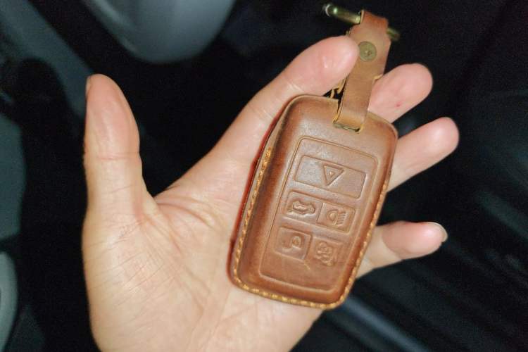 Used Land Rover Defender 2022 110 P400 Dark Edition Vehicle Key