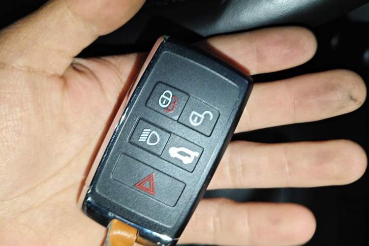 Used Land Rover Defender 2022 110 P400 X-DYNAMIC HSE Vehicle Key