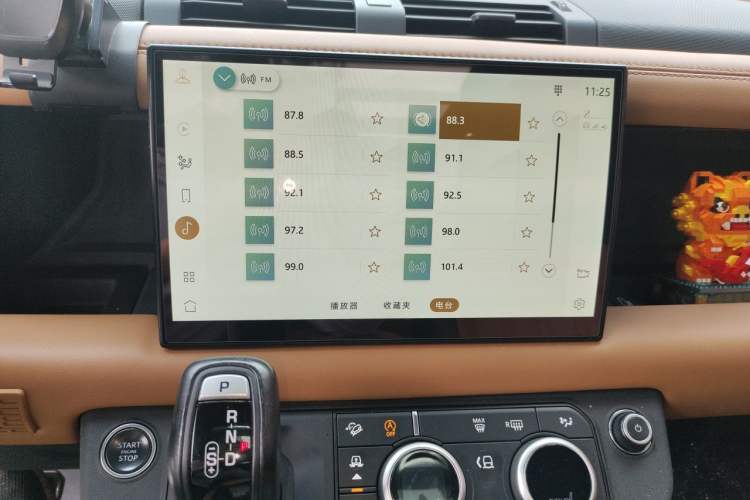 Used Land Rover Defender 2022 110 P400 X Audio And AC Panel
