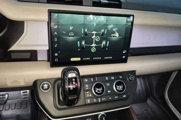 Used Land Rover Defender 2022 90 2.0T P300 Tiger-Power Ambition Edition Audio And AC Panel